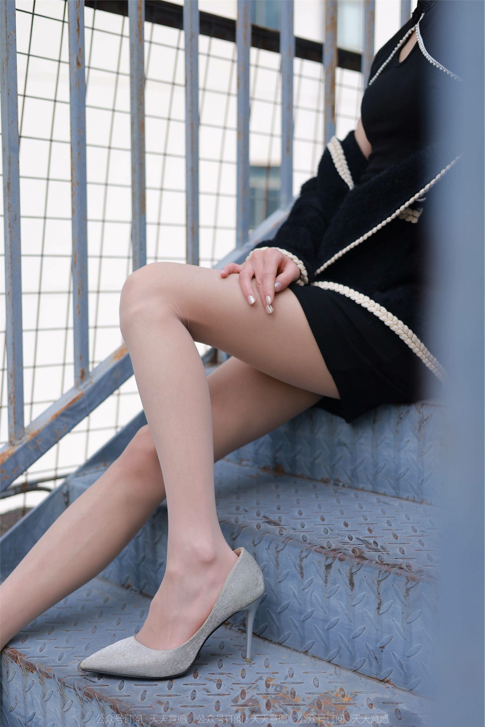 IESS异思趣向  2022.01.30 丝享家994：小六《黑色旗袍肉色丝》